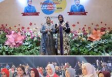 Ketua TP PKK Kertapati Ambil Bagian dalam Ajang Fashion Show Wastra Sumsel
