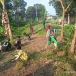 Lurah Karyajaya Turun Langsung Bersama Warga Bersihkan Lingkungan di Jl. Mayjend Yusuf Singadekane
