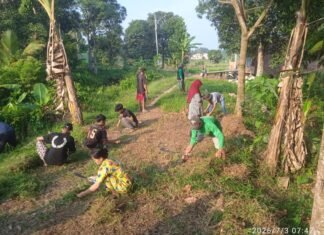 Lurah Karyajaya Turun Langsung Bersama Warga Bersihkan Lingkungan di Jl. Mayjend Yusuf Singadekane
